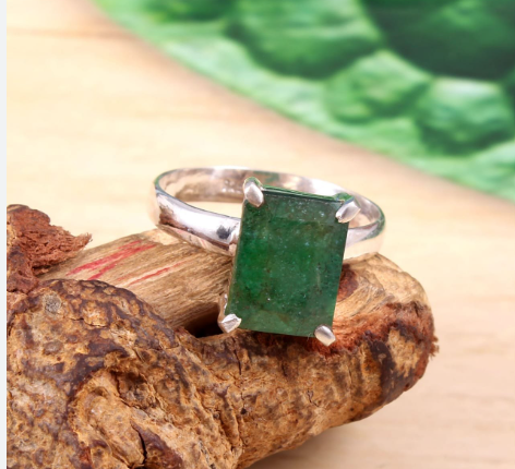 Emerald Stone ring